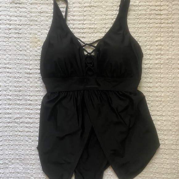 Black 1 Piece Swimsuit w/ Built in Skirt Size 14 - Picture 4 of 13